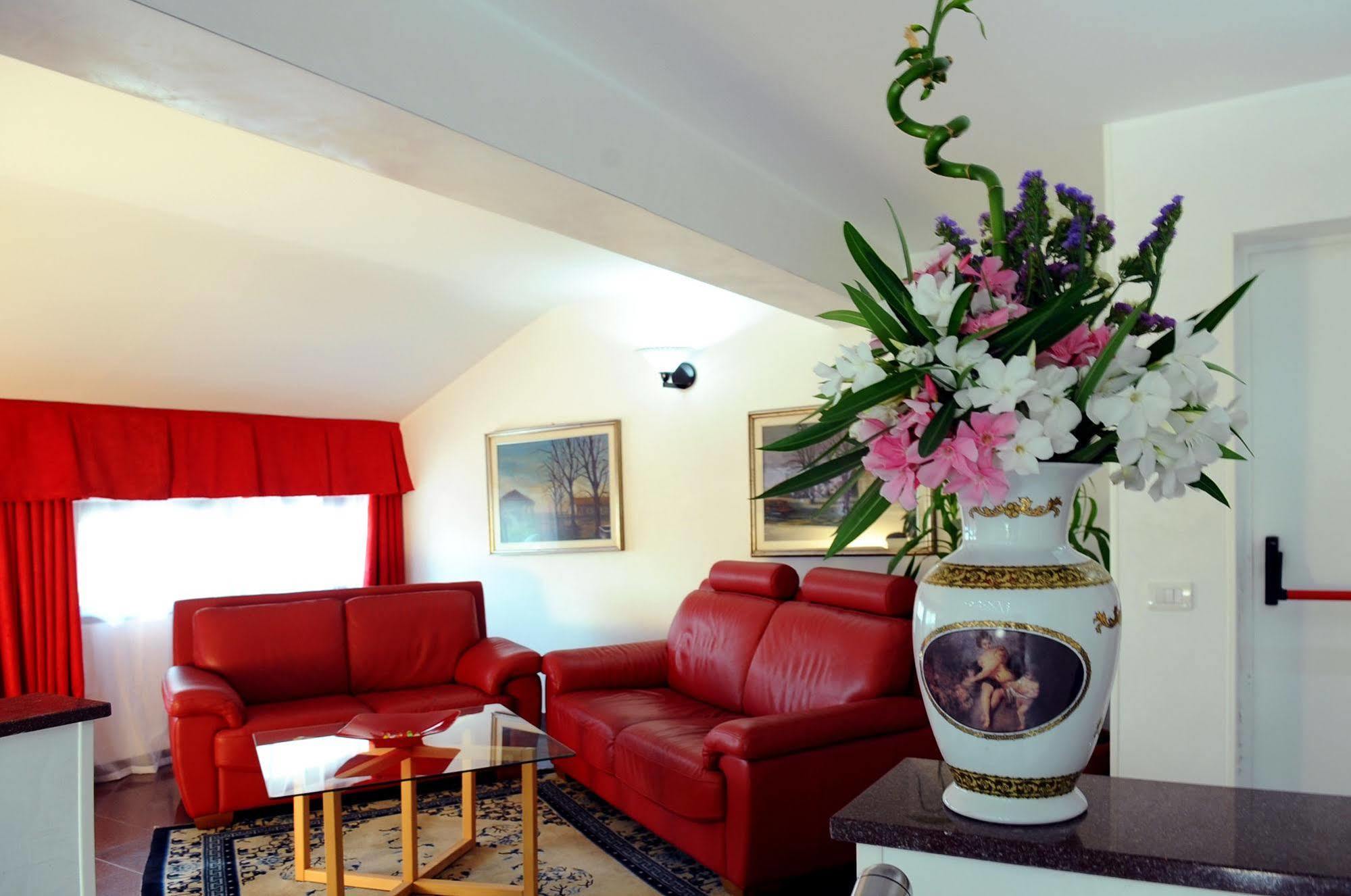 Malpensafiera Aparthotel Bernate Ticino